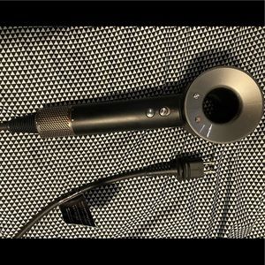 FREE SHIP - DYSON SUPERSONIC BLACK WITH 3 MAGNETIC ATTACHMENTS